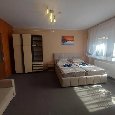 Setany Apartmanhaz *
